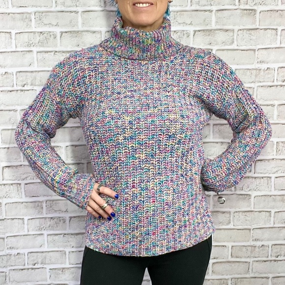 NWOT |•TRIBAL•| Colorful Turtleneck Size Small - Picture 1 of 10